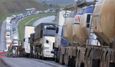 Informações atualizadas sobre a paralização dos caminhoneiros na estradas
